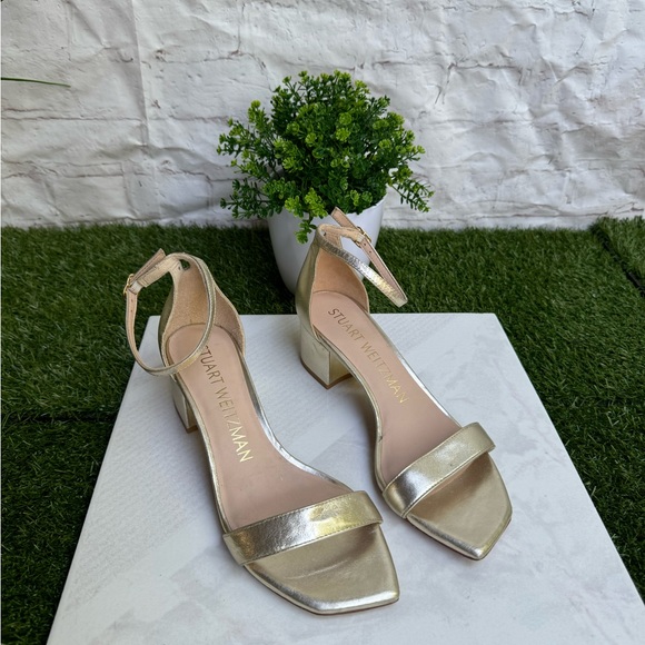 STUART WEITZMAN Nudistcurve
GOLD LEATHER ANKLE STRAP BLOCK HEEL SANDAL SIZE 7 - Picture 8 of 12